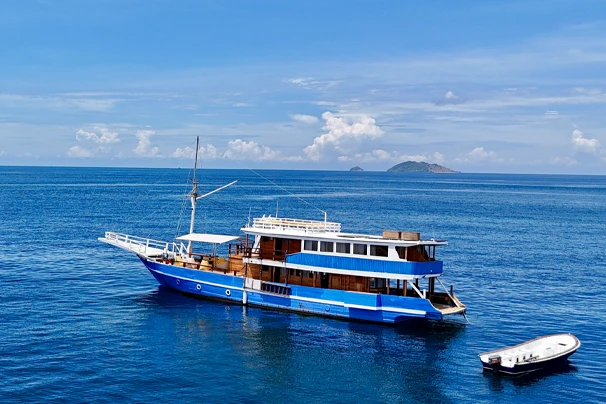 Shenron Liveaboard cruising in Komodo with stunning landscapes and pristine waters.